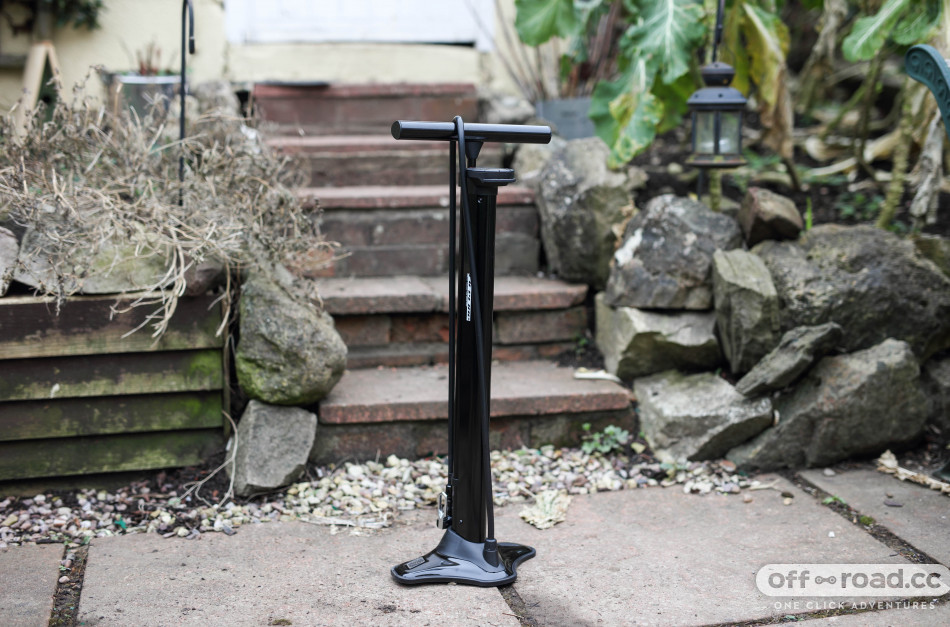 Lifeline AirBlast Tubeless Tyre Track Pump review off road.cc